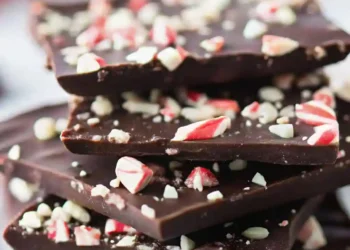 Easy Peppermint Chocolate Bark