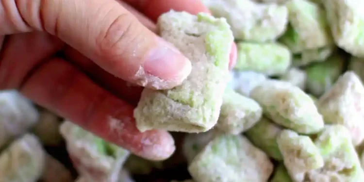 Elegant Pistachio Muddy Buddies (The Ultimate 15-Minute Gourmet Snack Mix)